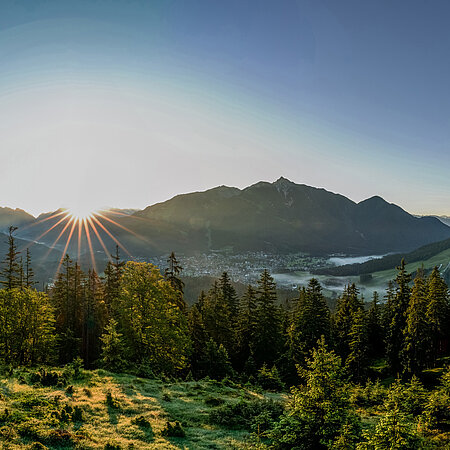 Sonnenaufgang im Sommer in Tirol